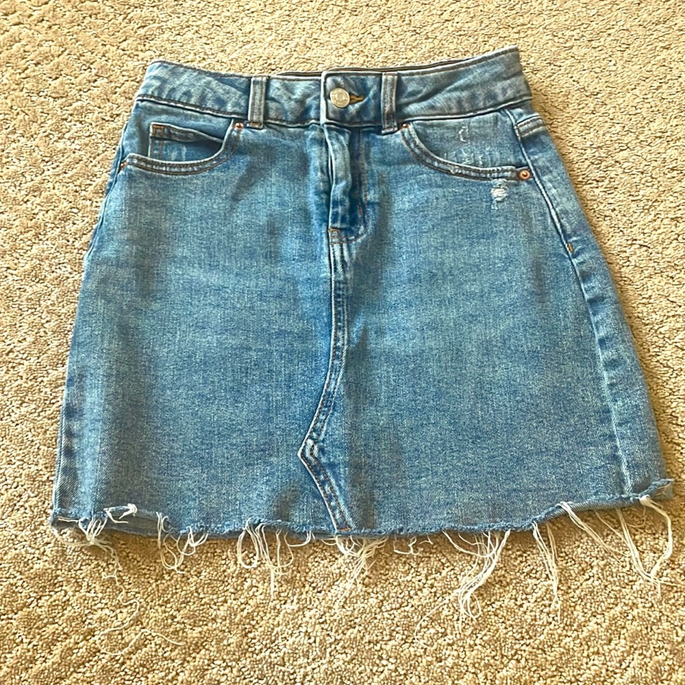 ripped skirt with pockets